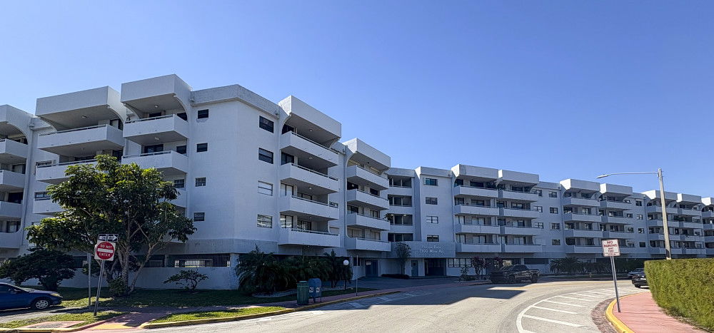 Parkview Plaza Condo - 1